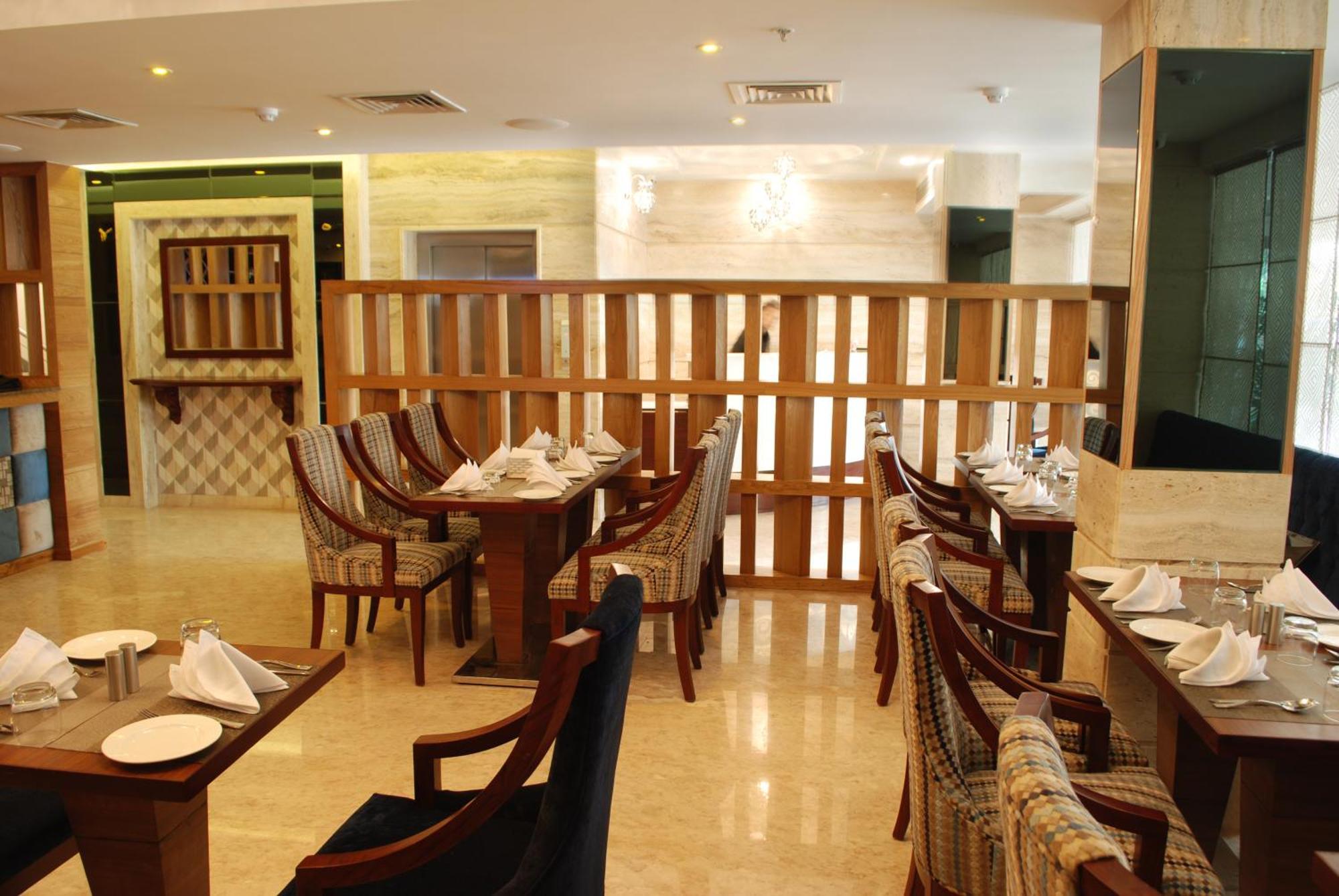 Hotel Glades Mohali